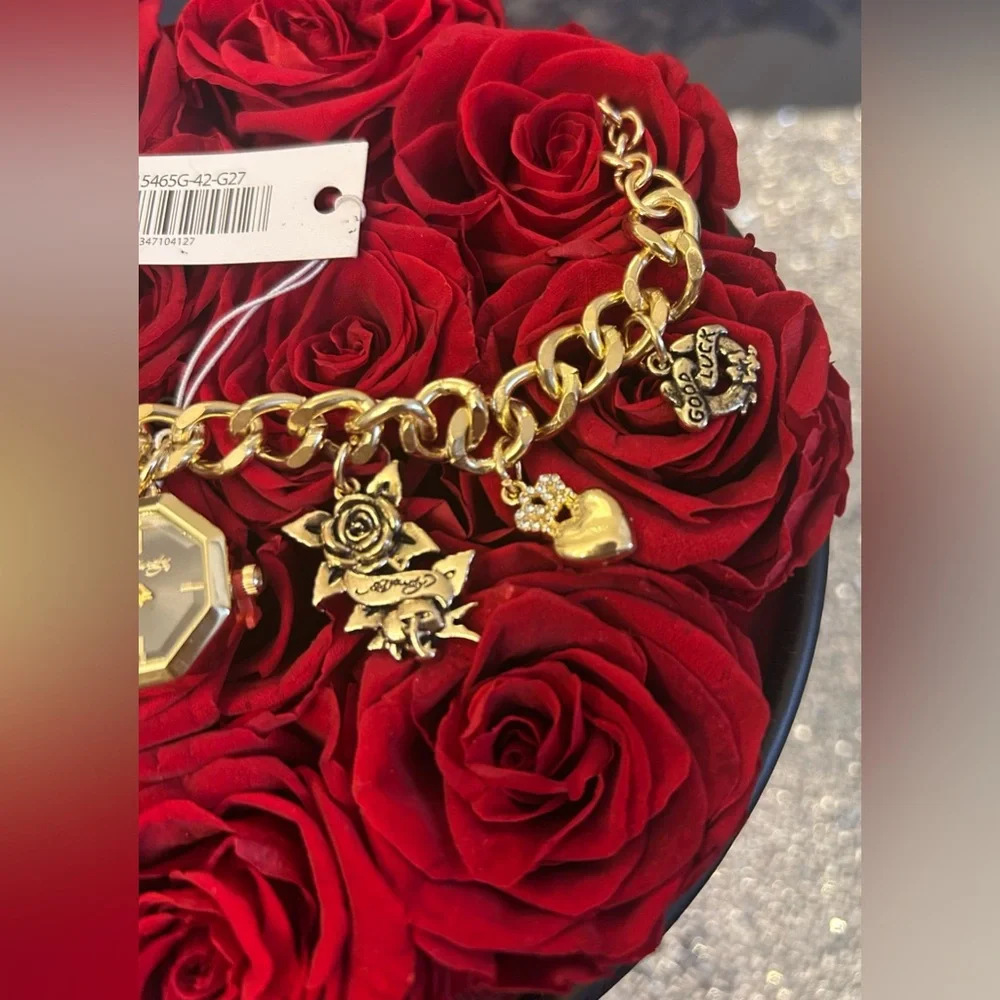 ED HARDY LOVE SKULLS ICONIC CHARM BRACELET WATCH GOLD TONED NWT - Picture 5 of 5